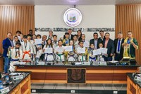 Camara Municipal de Espigão D'Oeste homenageia atletas de karatê com Moção de Aplausos