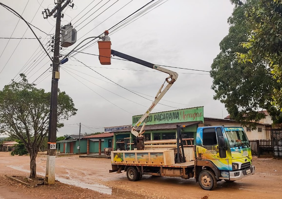 A região do Pacarana recebeu a manutenção da iluminação pública a pedido do Vereador Bahia