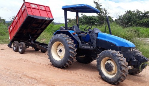 Pacarana: Comunidade recebe equipamento destinado a coleta do lixo urbano