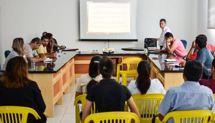 Piso salarial dos professores  em debate