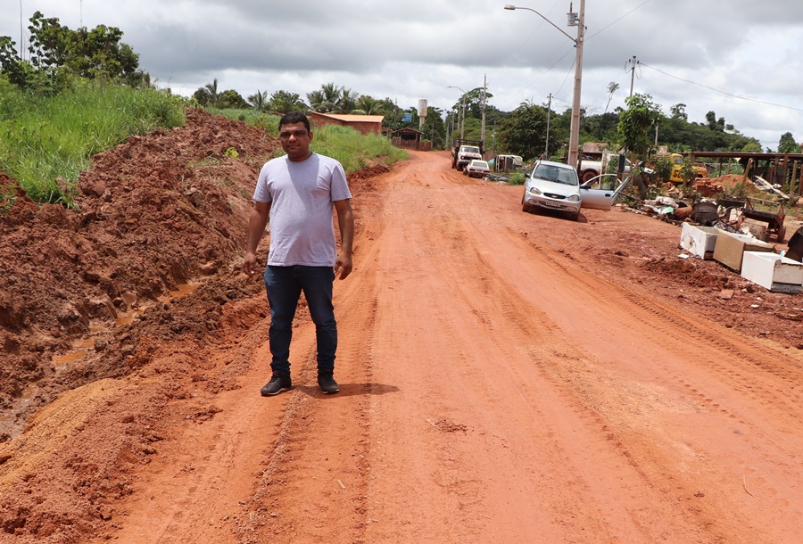 Prefeito Atende o vereador Adriano com obra a entrada do Setor Rei Davi