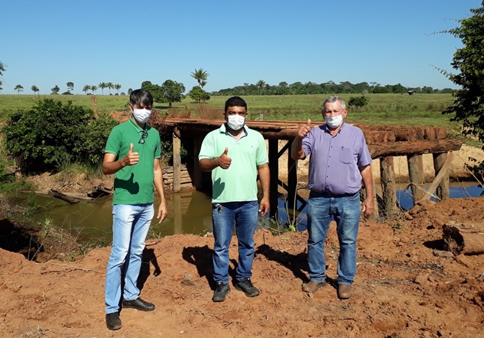 Presidente da Câmara fiscaliza obras de construção da nova ponte do rio Palmeira