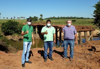 Presidente da Câmara fiscaliza obras de construção da nova ponte do rio Palmeira