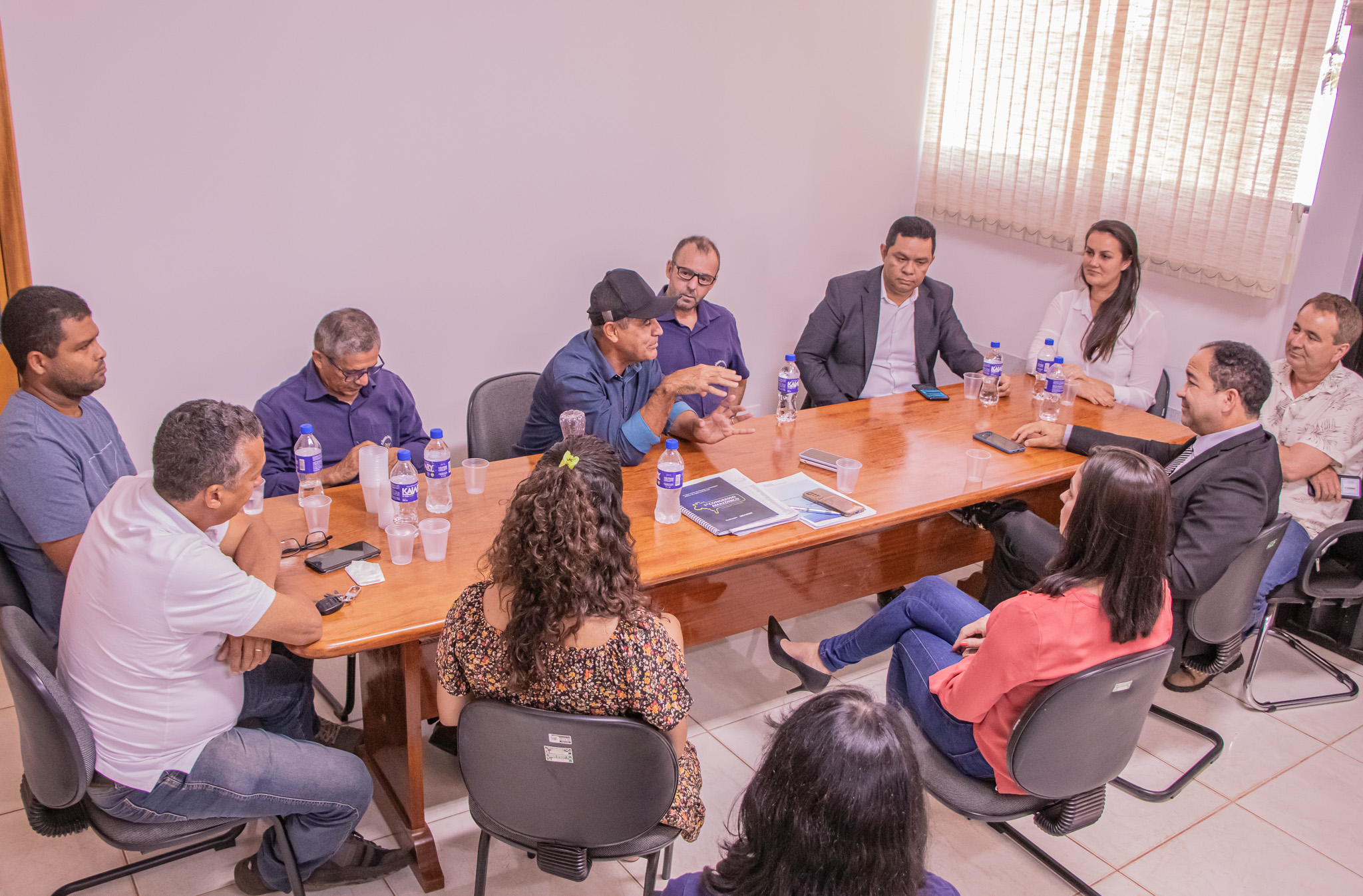 Presidente da Câmara, Vereadores e Servidores técnicos recebem visita do Conselheiro do TCE/RO.