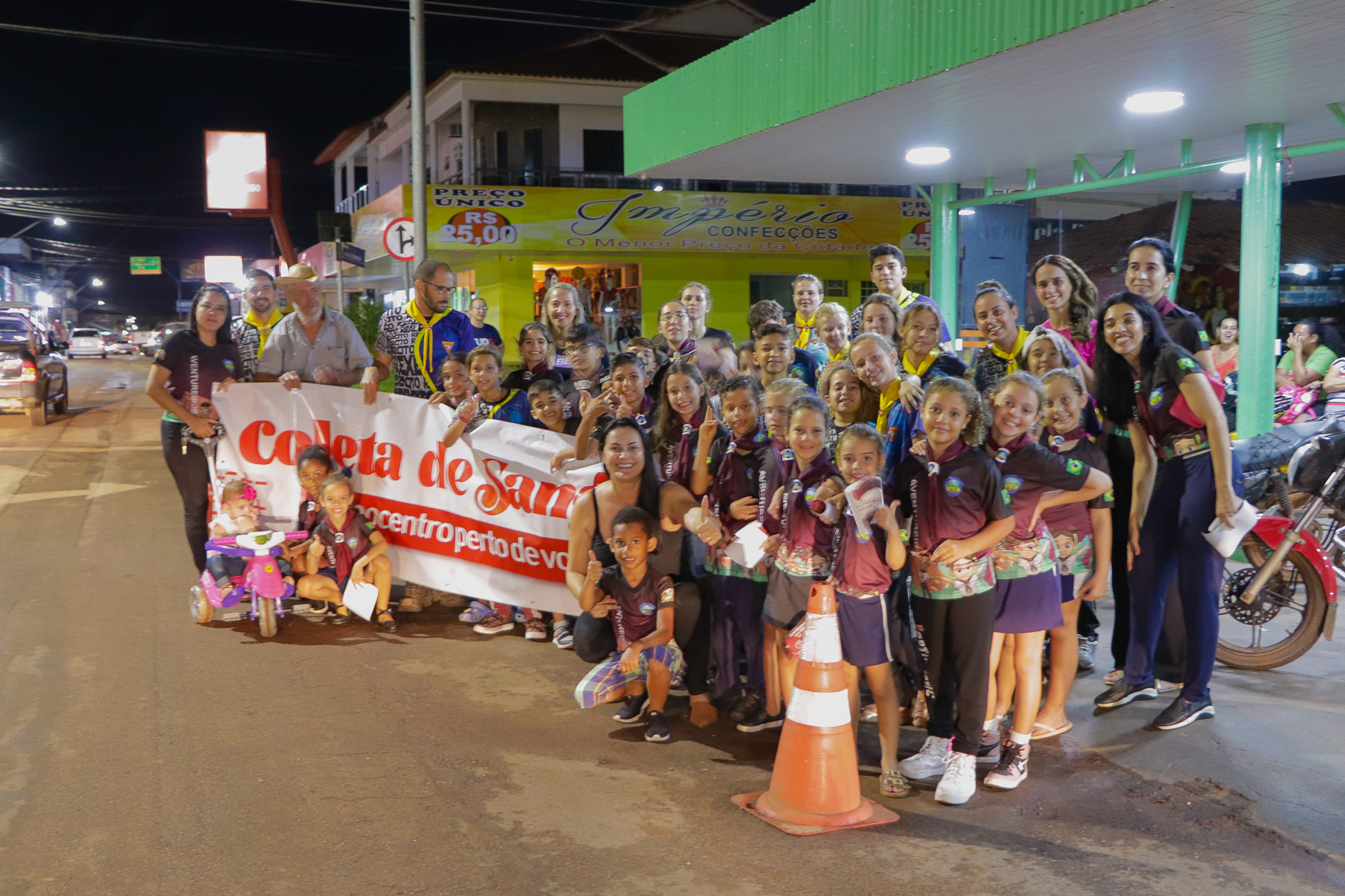 Presidente Delker, com Desbravadores, promove pit-stop para chamar atenção da população para doação de sangue