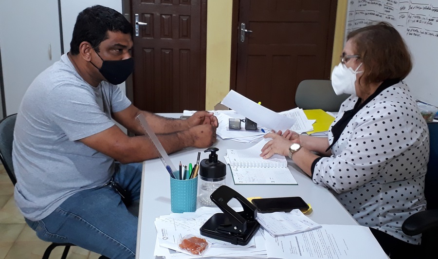 Secretária Municipal de Saúde agradece o vereador Adriano pela chegada da UTI