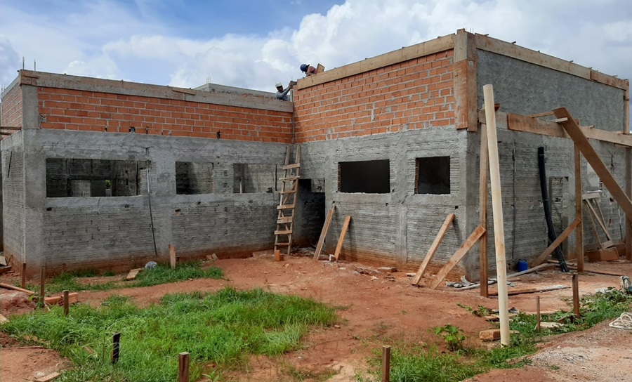 Vereador Adão fiscaliza as obras na Unidade Básica de Saúde do bairro Vista Alegre 