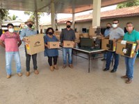 Vereador Zonga acompanha a entrega de equipamentos na escola Aurélio