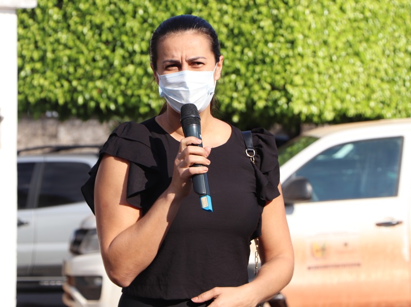 Vereadora Delker representa as mulheres em Ato Cívico alusivo ao aniversário de Espigão do Oeste