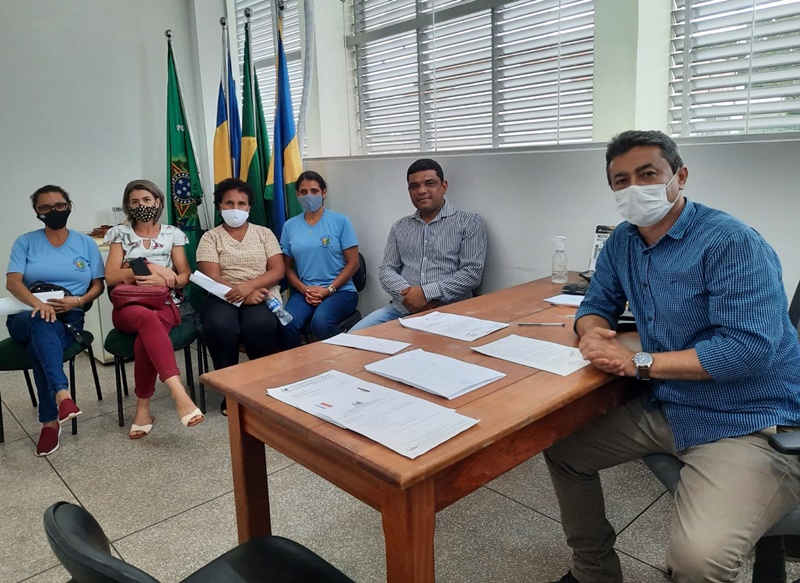 Vereador Adriano da Ambulância intercede a favor de servidores de apoio pelo direito a insalubridade